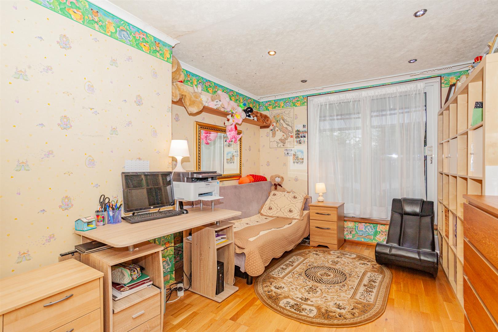 Edgwarebury Gardens, Edgware Taylor Hawkins